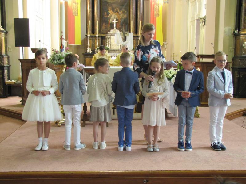 Eerste Communie van de kinderen van "Het Paleis" 