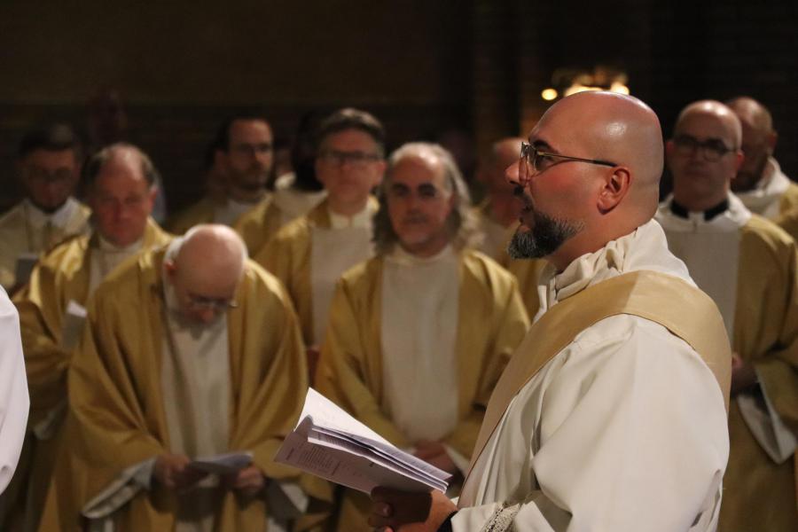 Wijdeling Gianluca Loperfido spreekt zijn besluit uit om het priesterambt op te nemen © Jente Vandewijer