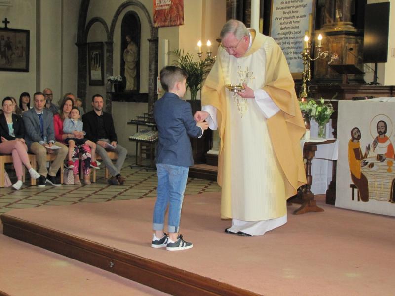 Eerste Communie van de kinderen van "Het Paleis" 