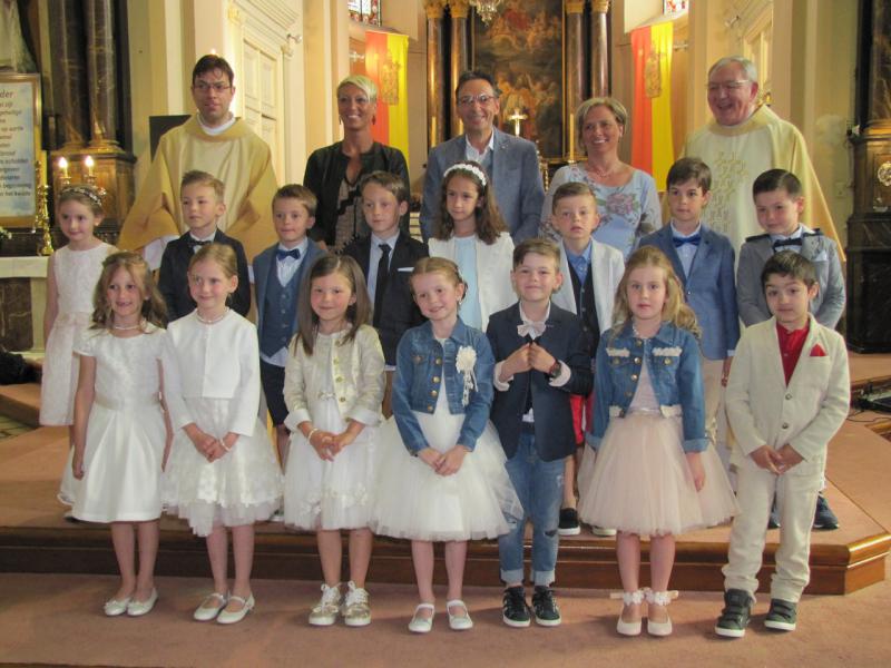 Eerste Communie van de kinderen van "Het Paleis" 