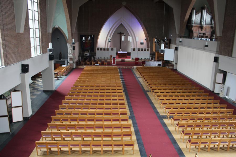 Zicht in de kerk vanop het hoogzaal © JvR