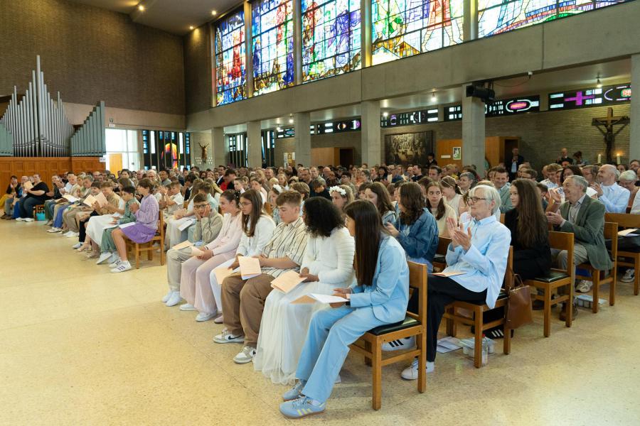 De vormselviering in de Heilige Familiekerk, 7 juni 2025 © 't Fotograafken