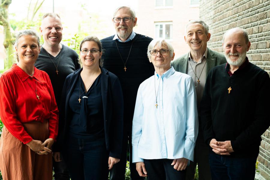 De catechisten, v.l.n.r. Leen Van Nuffelen, Dirk Bellens, Evelien Van Heyst, Luc Beeldens, Lieve Scheurweghs, Luc Vanlaerhoven, Jean-Marie Houben, 7 juni 2025 © 't Fotograafken