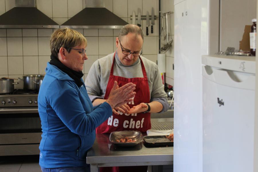 Annick en Wilfried zorgden voor het lekkere eten © JvR