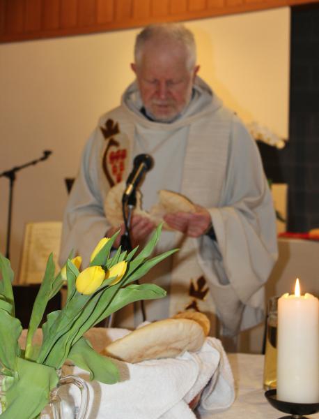 Het brood wordt gebroken © LB