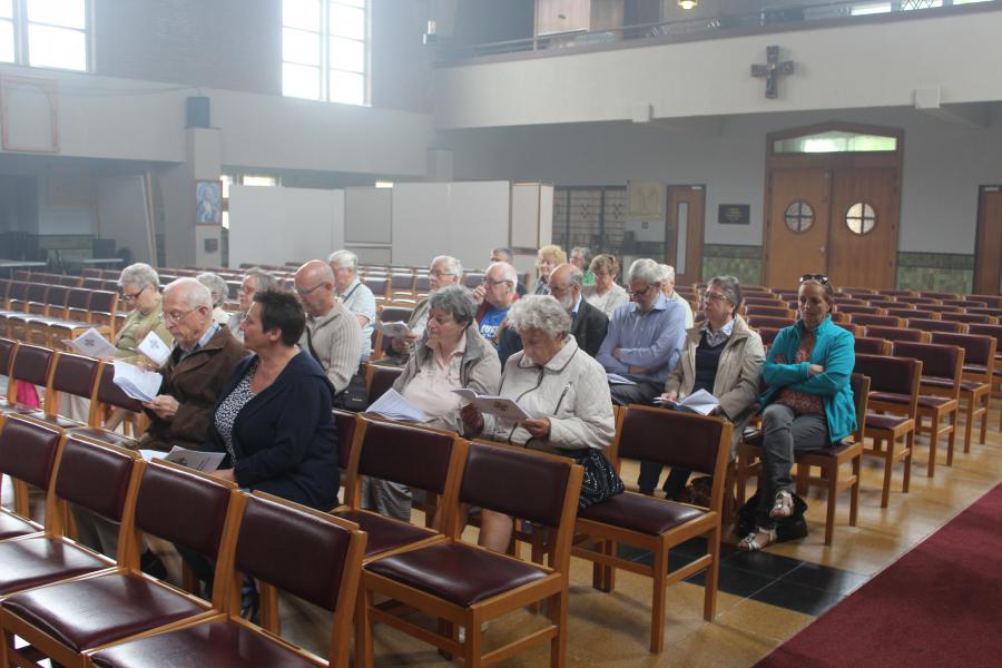 We kijken, luisteren, bidden, laten ons meedrijven in het gebeuren © JvR