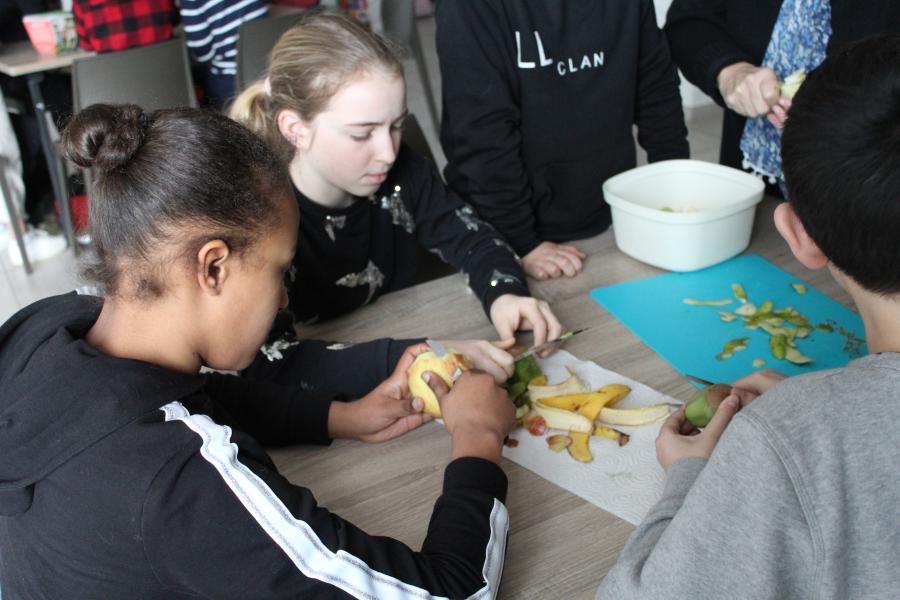 We maken lekkere fruitsla © JvR