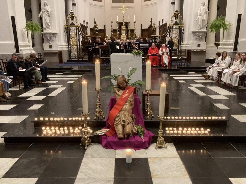 Goede Vrijdag in de Sint-Salvatorkerk in Harelbeke © Hans van Hove