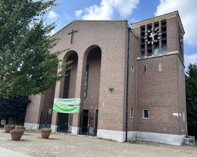 De Heilig Sacramentskerk van Berchem-Groenenhoek was de locatie voor de startactiviteit van de vormselcatechese, 27 september 2025 © Dirk Bellens