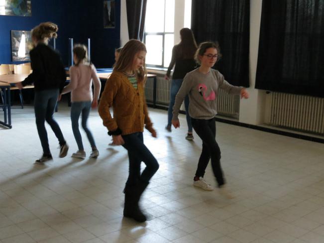 Dansen op hippe muziek © Kerk Stekene en Sint-Gillis-Waas