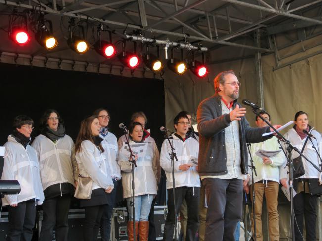 slotmoment - samenzang "Open de poorten" © Kerk Stekene en Sint-Gillis-Waas