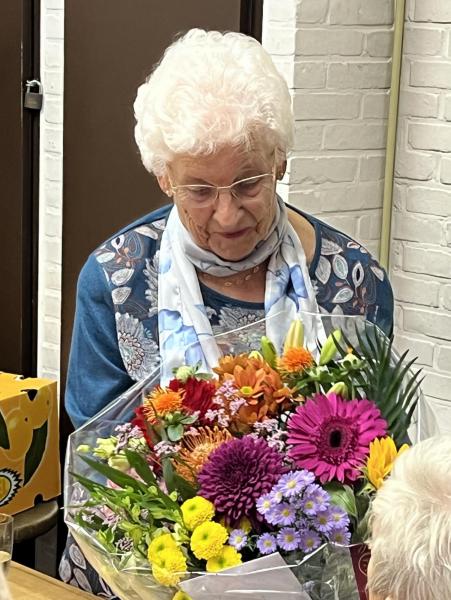 Bij een zo'n speciale verjaardag mochten bloemen en de liefste wensen niet ontbreken, 13 oktober 2025 © Dirk Bellens