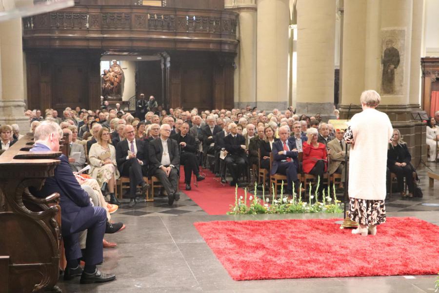 Een overvolle kathedraal voor deze feestelijke vesperviering. © @Jente Vandewijer