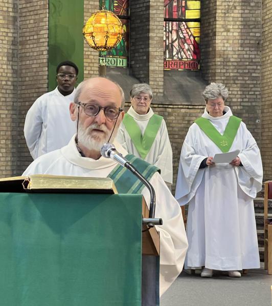 Jean-Marie Houben, diaken, las het evangelie © Dirk Bellens