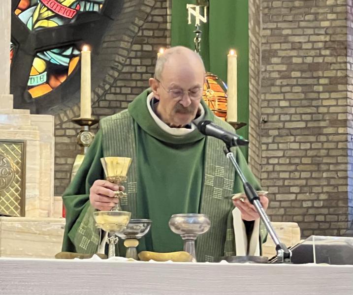 Ronald tijdens het grote dankgebed © Dirk Bellens
