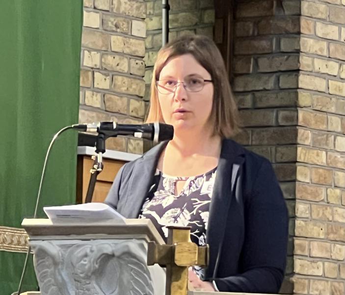 Evelien Van Heyst, teamlid catechese, las de bezinning © Dirk Bellens