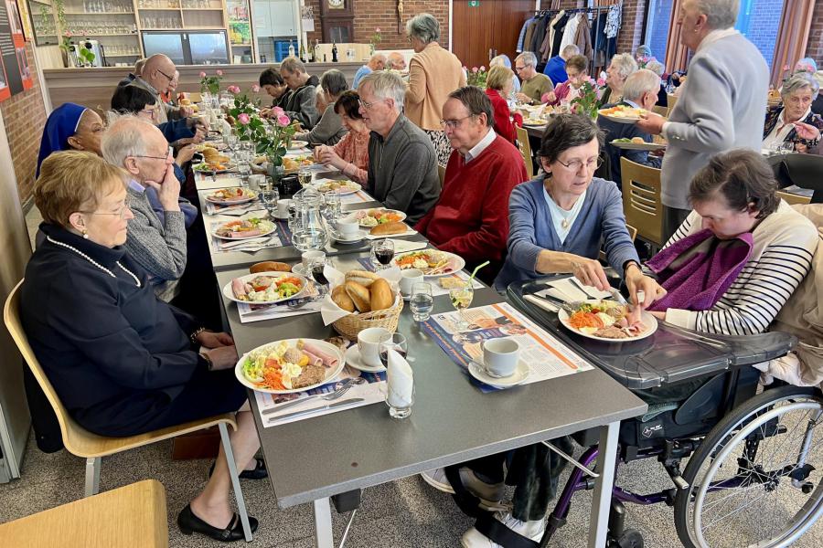 Een heerlijk Paasmaal en een gezellig samenzijn © Pastorale zone Leuven aan de Dijle