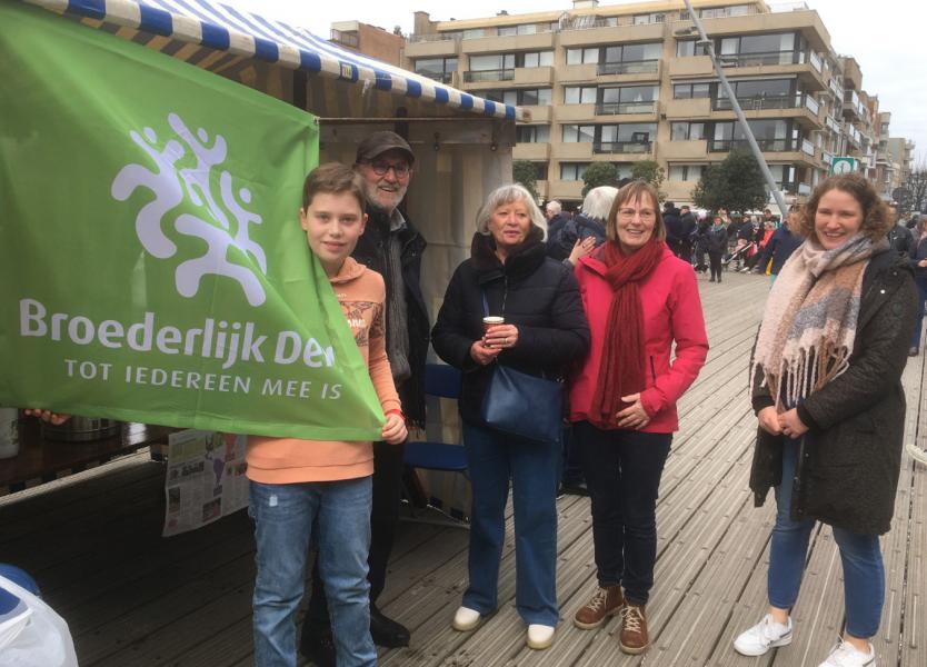 Koffiestop op de bloemenjaarmarkt in Koksijde Bad 