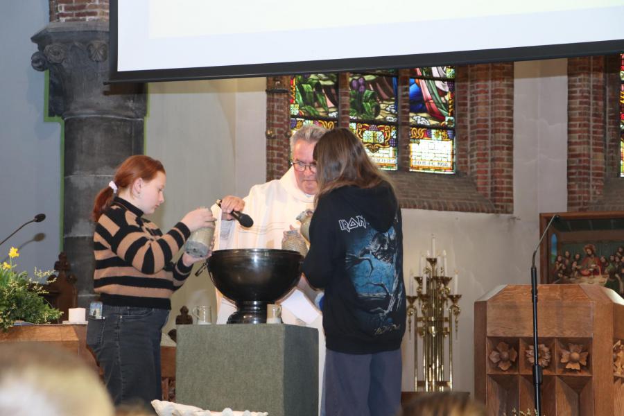 het water werd gezegend © Pastorale Eenheid O.L.V. Krekedal Kortemark
