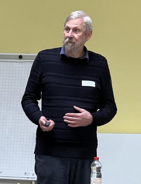 Catechist Luc vertelde aan de vormelingen alles wat ze nog niet wisten over de Bijbel, 15 november 2025 © Dirk Bellens