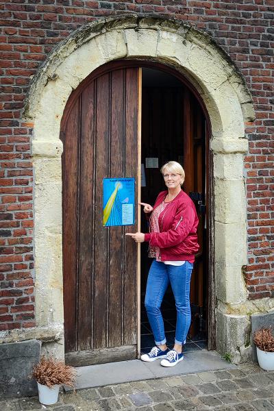 Ilse De NIl en haar affiche van de kapellekesdagen 2021 