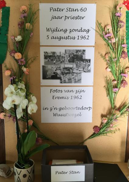Welkom bij de ingang van de kerk 