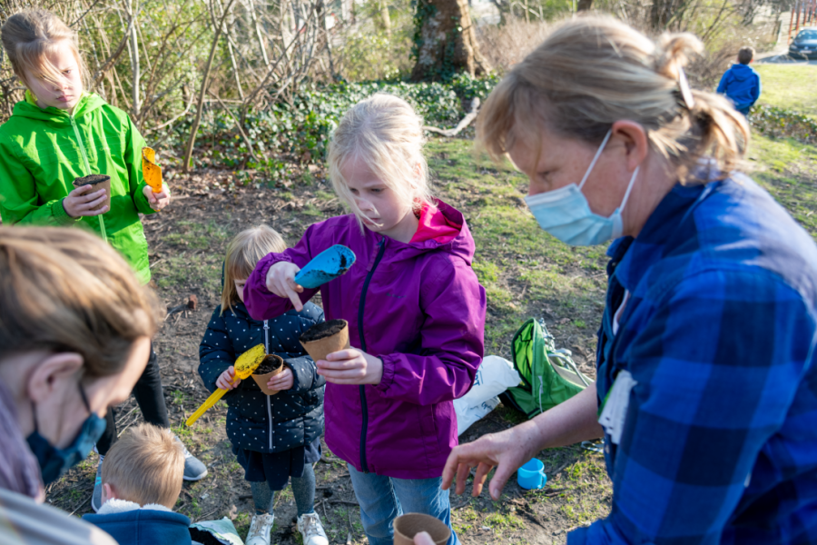 Creatief moment met de kinderen over 'de zaaier' © Jan J. Holvoet 