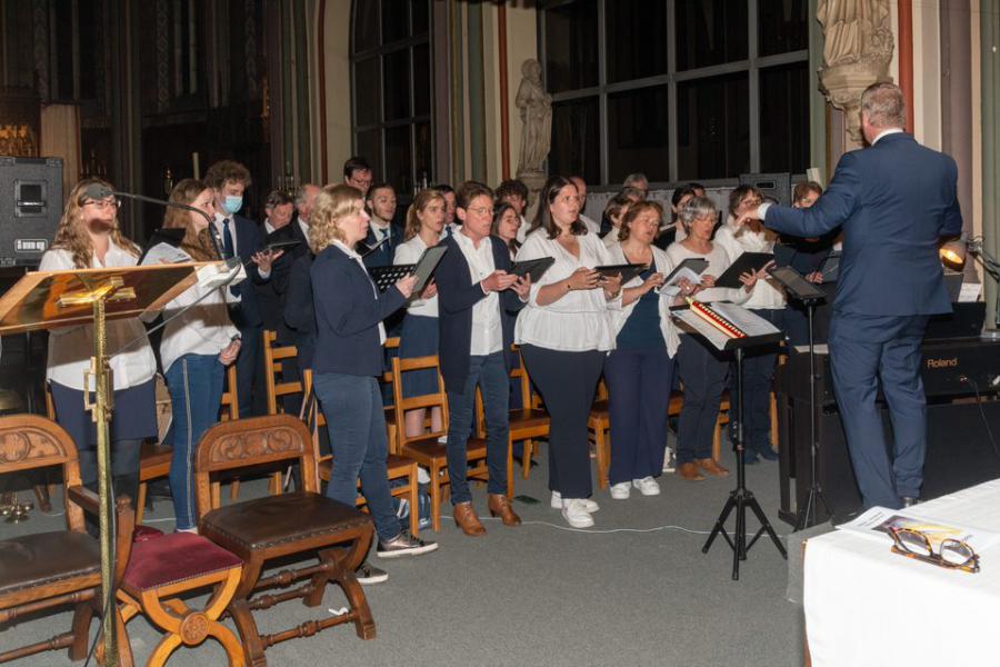 Het Livinuskoor tijdens de Paaswake in Sint-Lievenkerk, Ledeberg © Jan J. Holvoet 