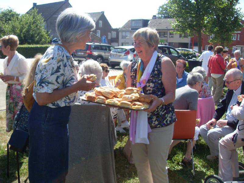 Receptie in het zonnetje © Viviane Van Thielen