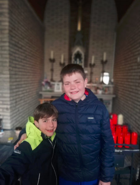 Vormeling Jens houdt met zijn broertje even halt in de kapel van De Klinge 