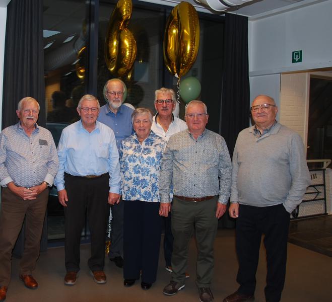 Het bestuur van KBG Slijpe. Van links naar rechts: Gustaaf Opstaele, Paul Bourgeois, Roland Rousseeuw, Liliane Lileire, Ronny Vanhoutte, Gilbert Opstaele en Ronny Devriendt; Renée Depreter ontbreekt op de foto. © Jo Broucke