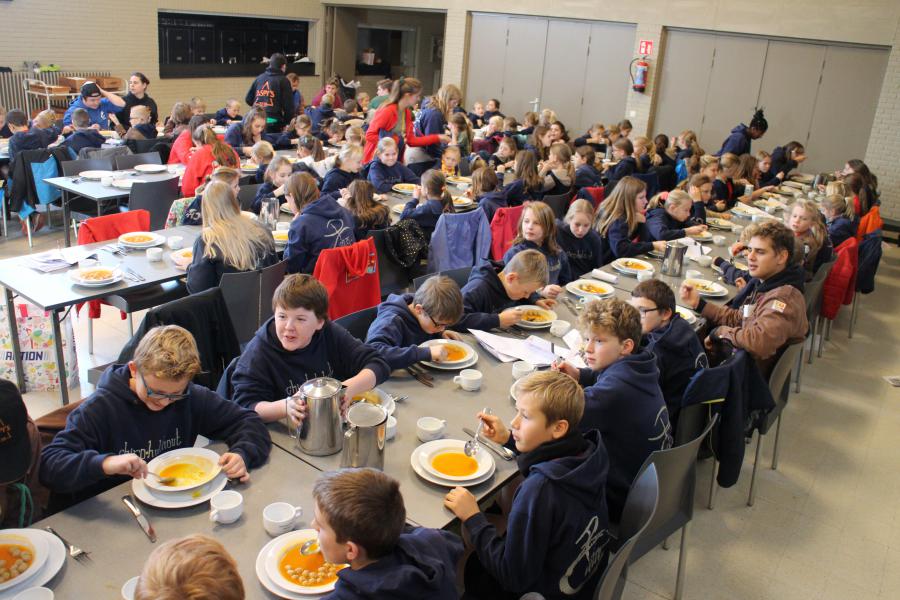 Samen aan tafel... heerlijk! © RvH