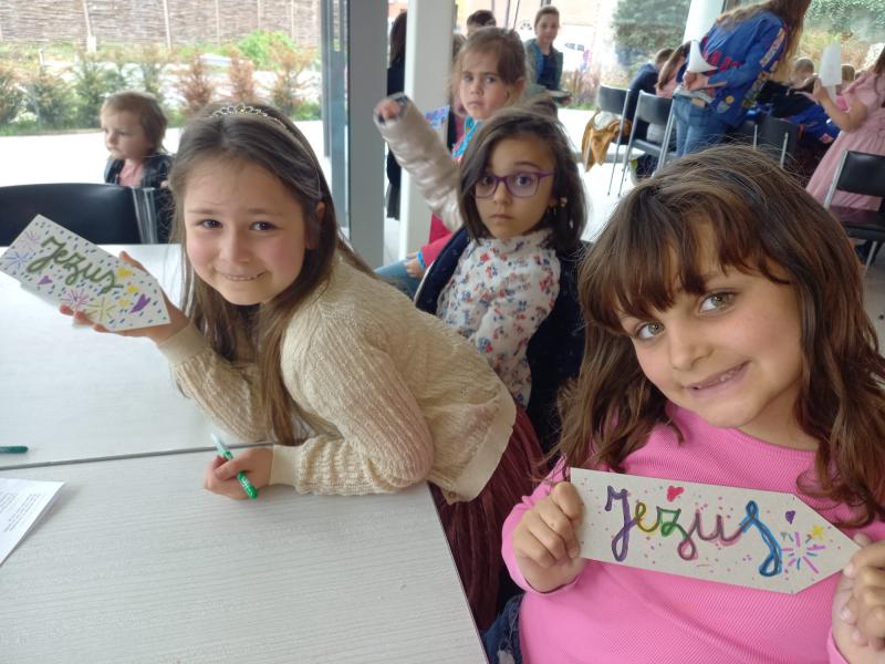 Kinderwoorddienst: In de voetsporen van de Emmaüsgangers - zondag 23 april 2023 - Abdijkerk Ninove © Romina