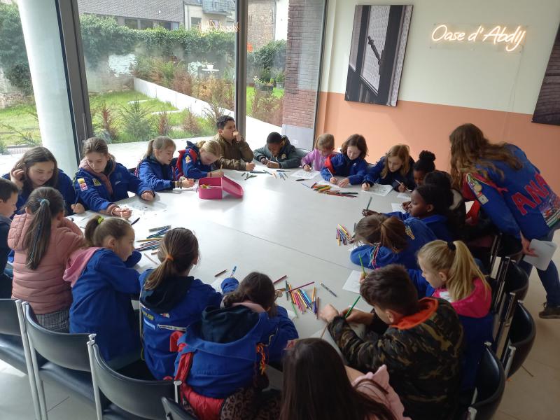 Kinderwoorddienst: In de voetsporen van de Emmaüsgangers - zondag 23 april 2023 - Abdijkerk Ninove © Romina