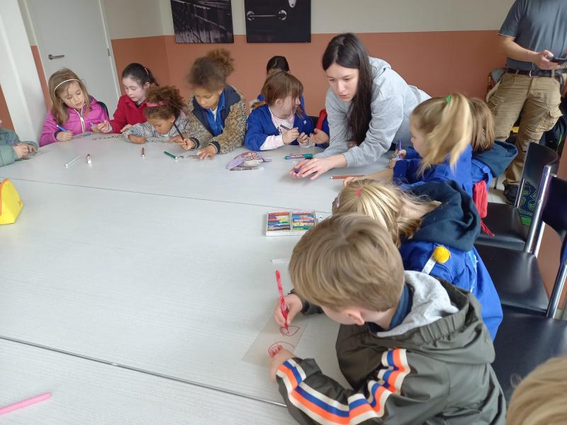 Kinderwoorddienst: In de voetsporen van de Emmaüsgangers - zondag 23 april 2023 - Abdijkerk Ninove © Romina