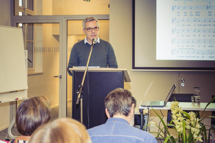 Jan Christiaens aan het woord op de startavond van het Bijbels Leerhuis. © Bisdom Gent, foto's: Daina De Saedeleer