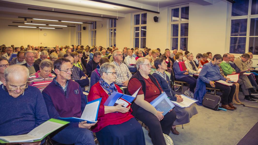 Maar liefst 150 aanwezigen startten hun Bijbeltraject. © Bisdom Gent, foto's: Daina De Saedeleer