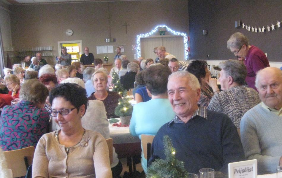 Een 90-tal senioren genoten van het lekkere eten en de goede sfeer