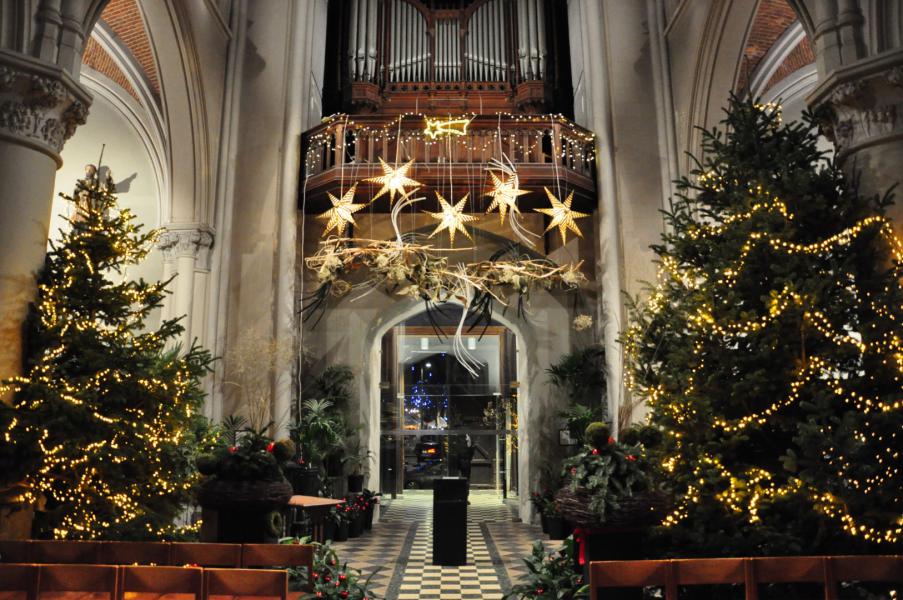 Kerk tijdens de Kerstperiode © daniel Duwyn