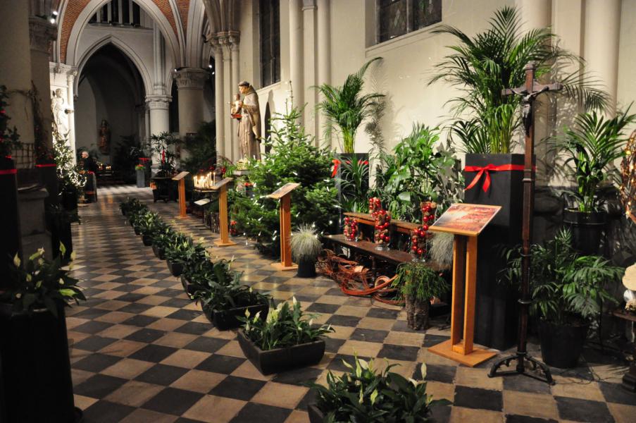 kerk tijdens de Kerstperiode © daniel Duwyn