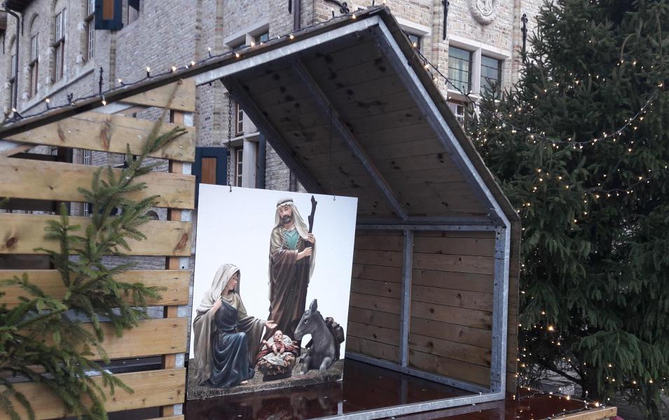 Kerststal op de Grote Markt in Diksmuide 