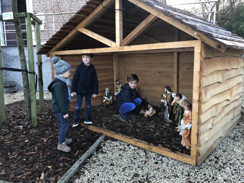 Kinderen aan Kerststal Alt-Hoeselt 