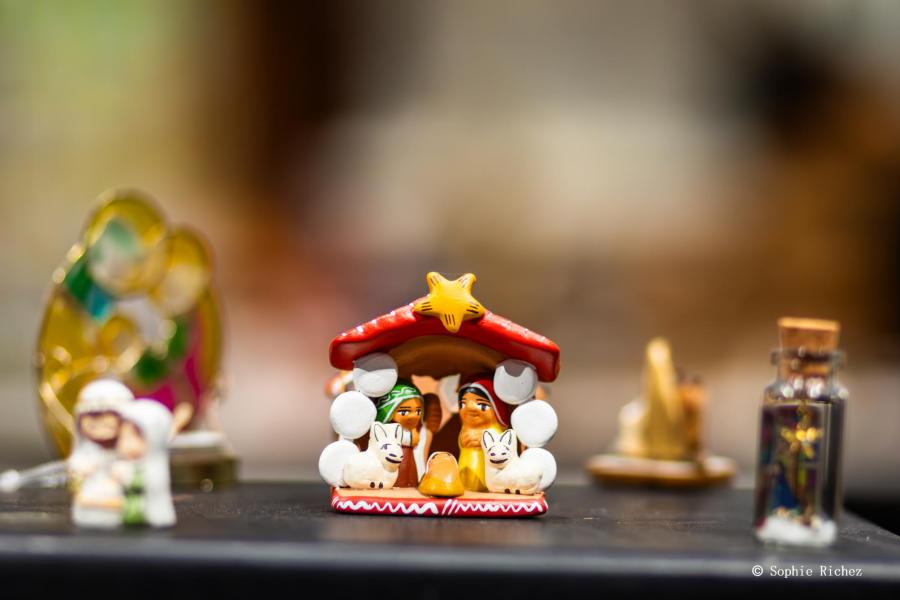 Kerststallen in allerhande formaten zijn in Pollare te vinden. De materialen en de regionale accenten maken het geheel erg bijzonder © Sophie Richez