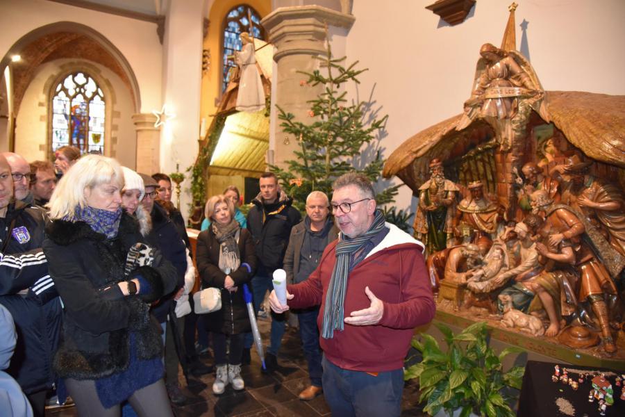 Tijdens de opening van de kerststallententoonstelling koppelde VVV Ninove een gegidste wandeling aan dit initiatief © Sophie Richez