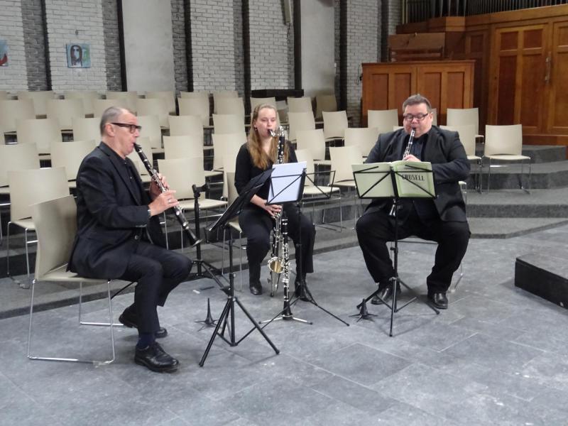 Franck Blockhuys, Lotte Boutens en Werner De Bleser luisterden de concertmis van 7 juni op. © Marjo Perry