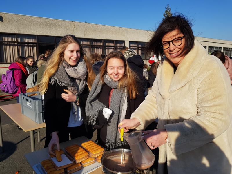 De mondiale dag in 't Saam campus Cardijn bracht 150 euro op voor Broederlijk Delen. 