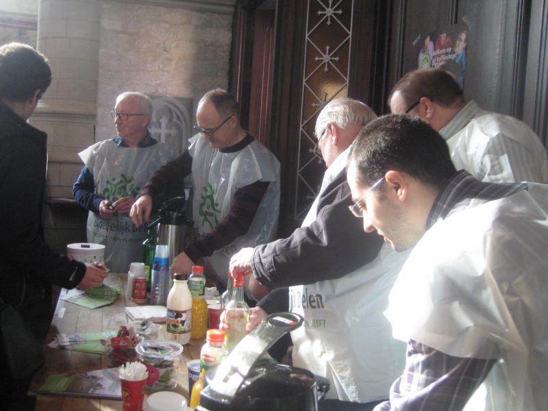 En na de themaviering vergast KWB ons op een Koffiestop!