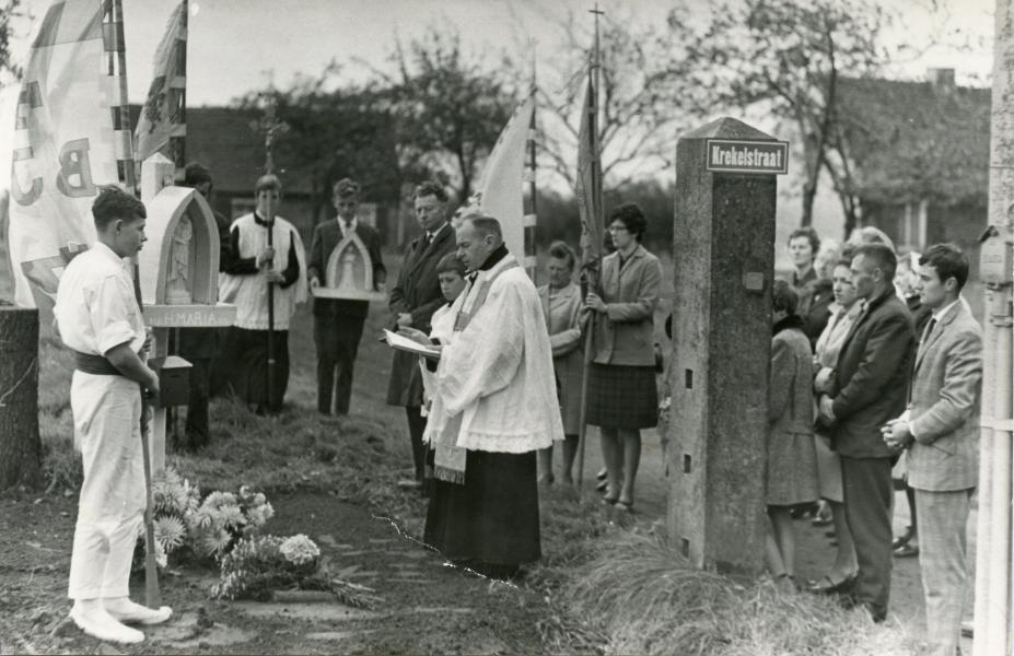 Inwijding kapelletje Krekelstraat 