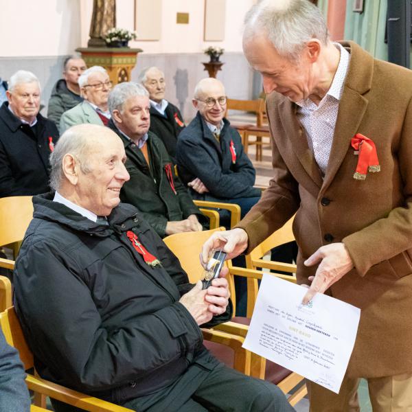 Andre Cnockaert ontvangt Gouden ereteken van St. Bavo © F.M.
