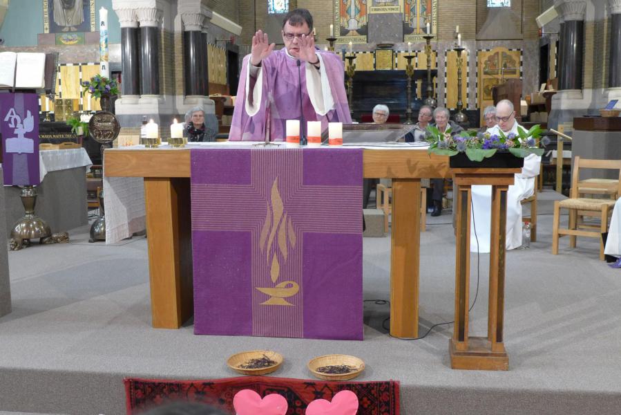 KRUISGAVE KANDIDAAT-VORMELINGEN SINT-PIETERS-BUITEN EN CHRISTUS KONING © Peter Engelbert